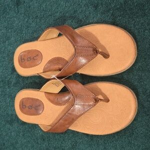 New boc sandals size 8